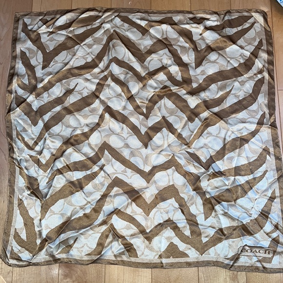 Coach Scarf - Picture 1 of 3
